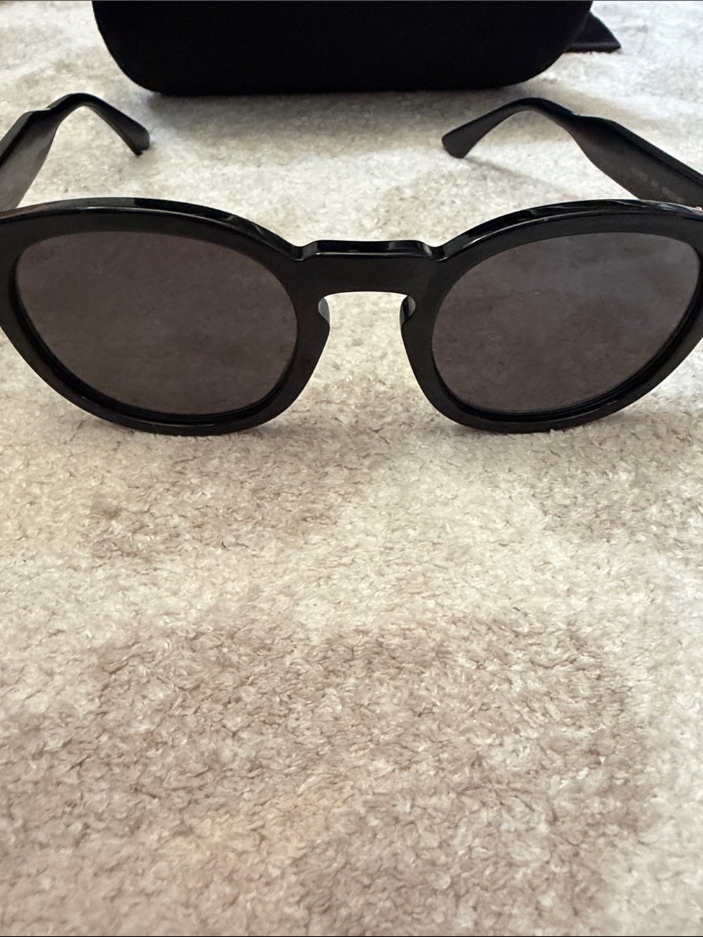Gucci Black Round Sunglasses with Red-Green Stripe Accent - Picture 5 of 5